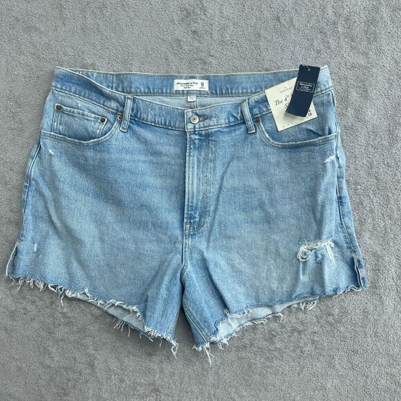 NEW Abercrombie & Fitch Women's 18 Curve Love 4" High Rise Mom Shorts Light Wash - Picture 2 of 12
